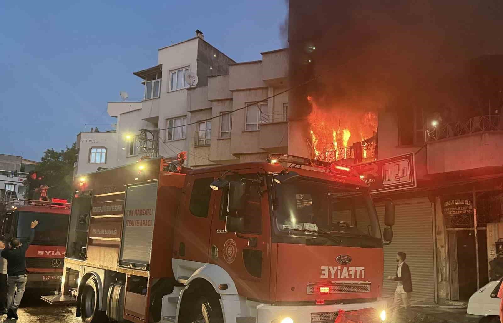 Gaziantep’te ev yangınında yaralanan 14 yaşındaki çocuk kurtarılamadı
