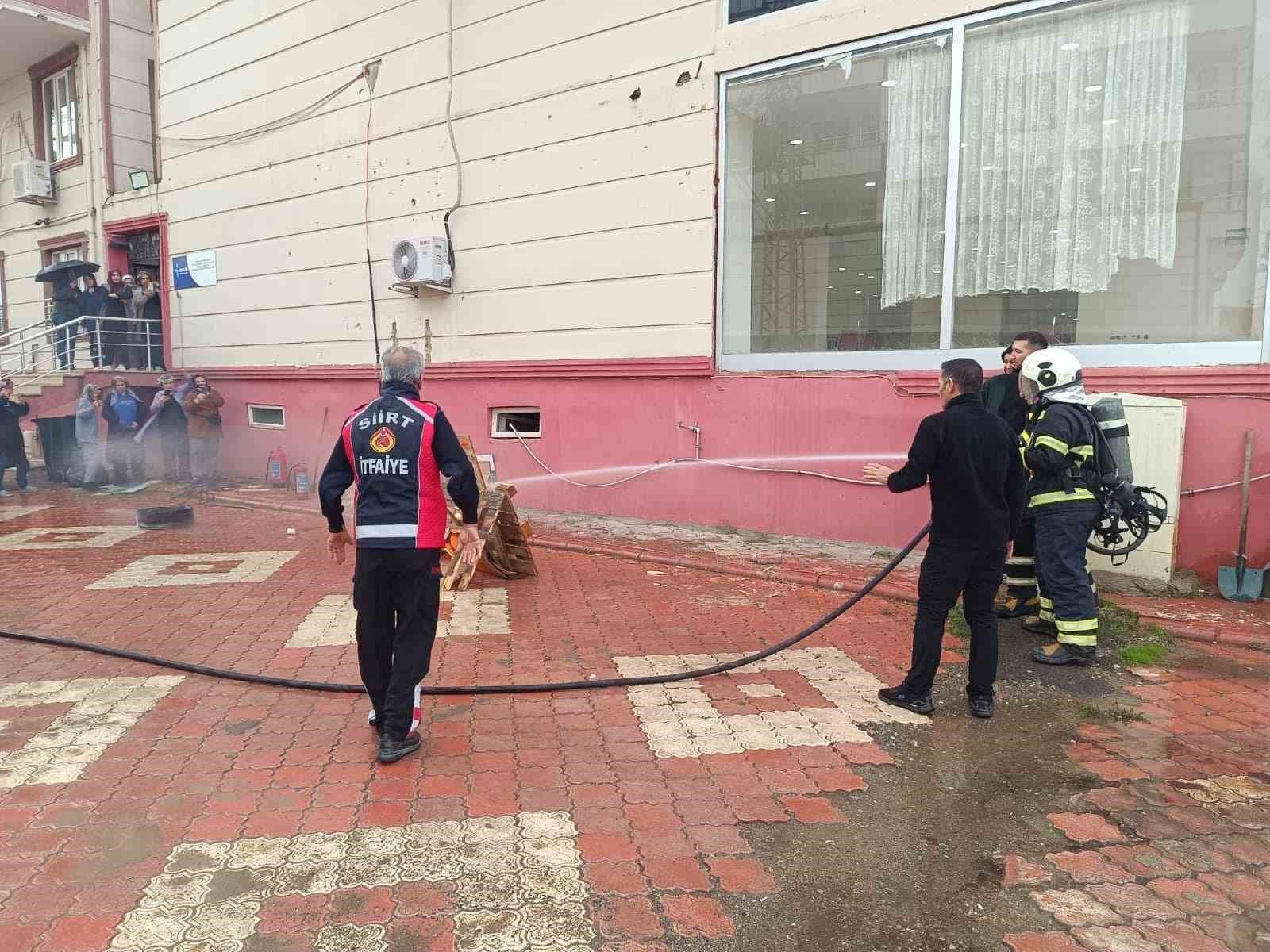 Siirt’te kız öğrenci yurtlarında yangın tatbikatı: Öğrenci ve personele uygulamalı eğitim