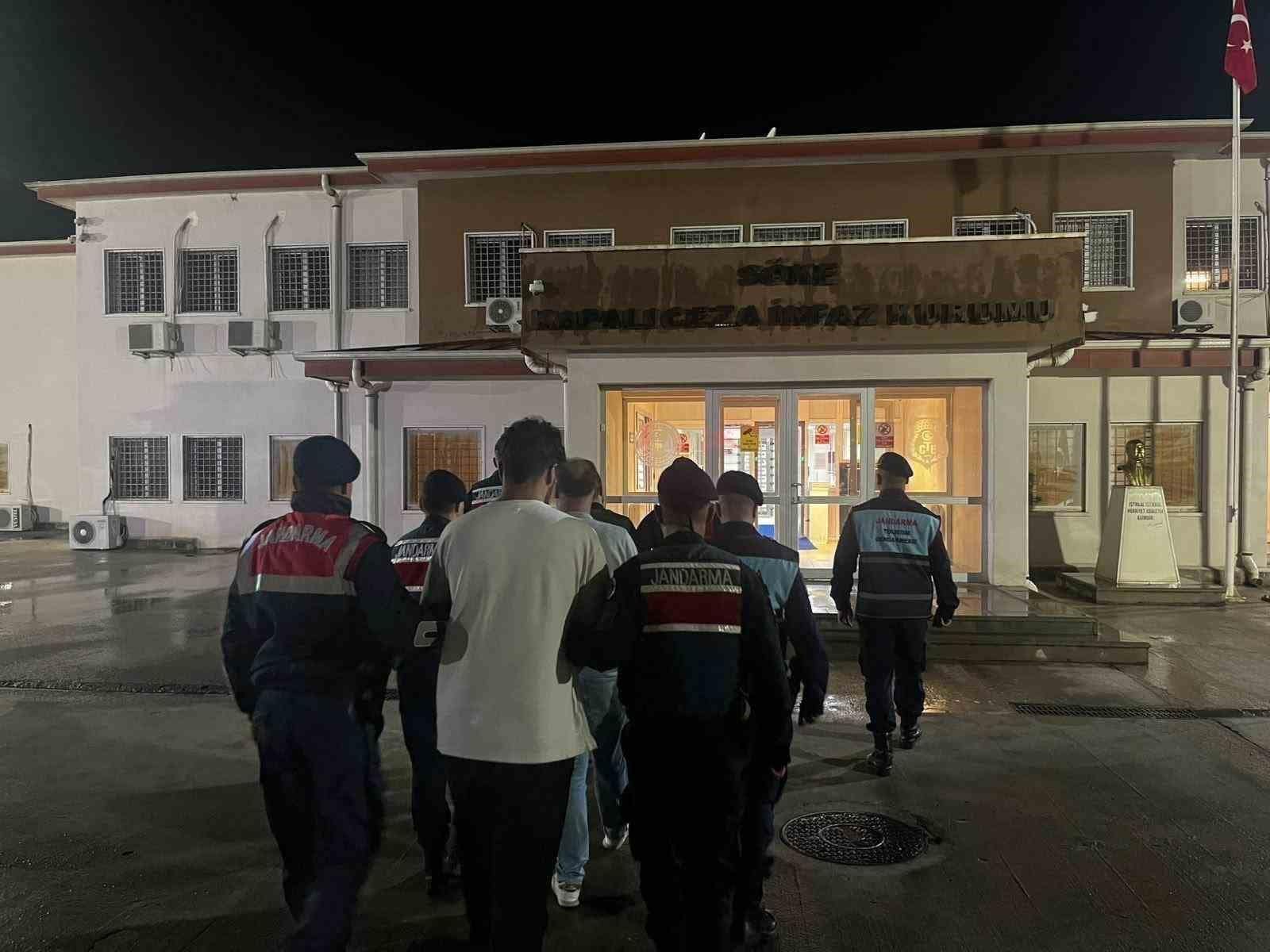 Didim’de otelde 14 düzensiz göçmen yakalandı