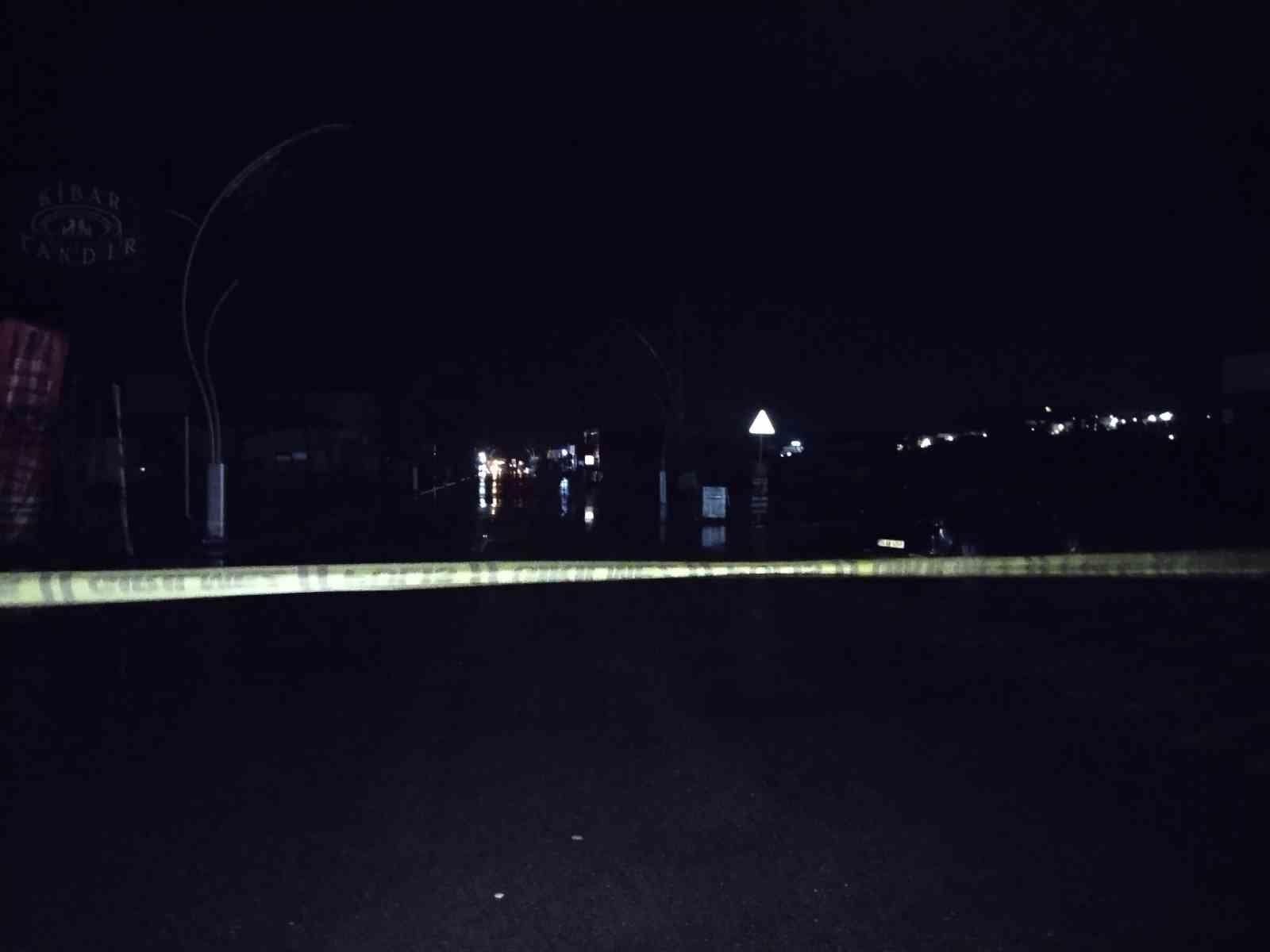 Şile’de şiddetli yağış nedeniyle cadde ulaşıma kapandı