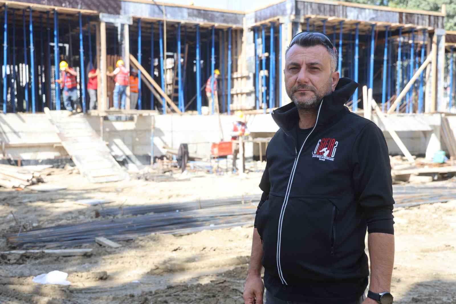 Depremde 2 evladını ve eşini kaybeden baba, ’Yeter ki çocuklar yaşasın’ sloganıyla çıktığı yolda 5 eğitim yuvasının inşasını sürdürüyor