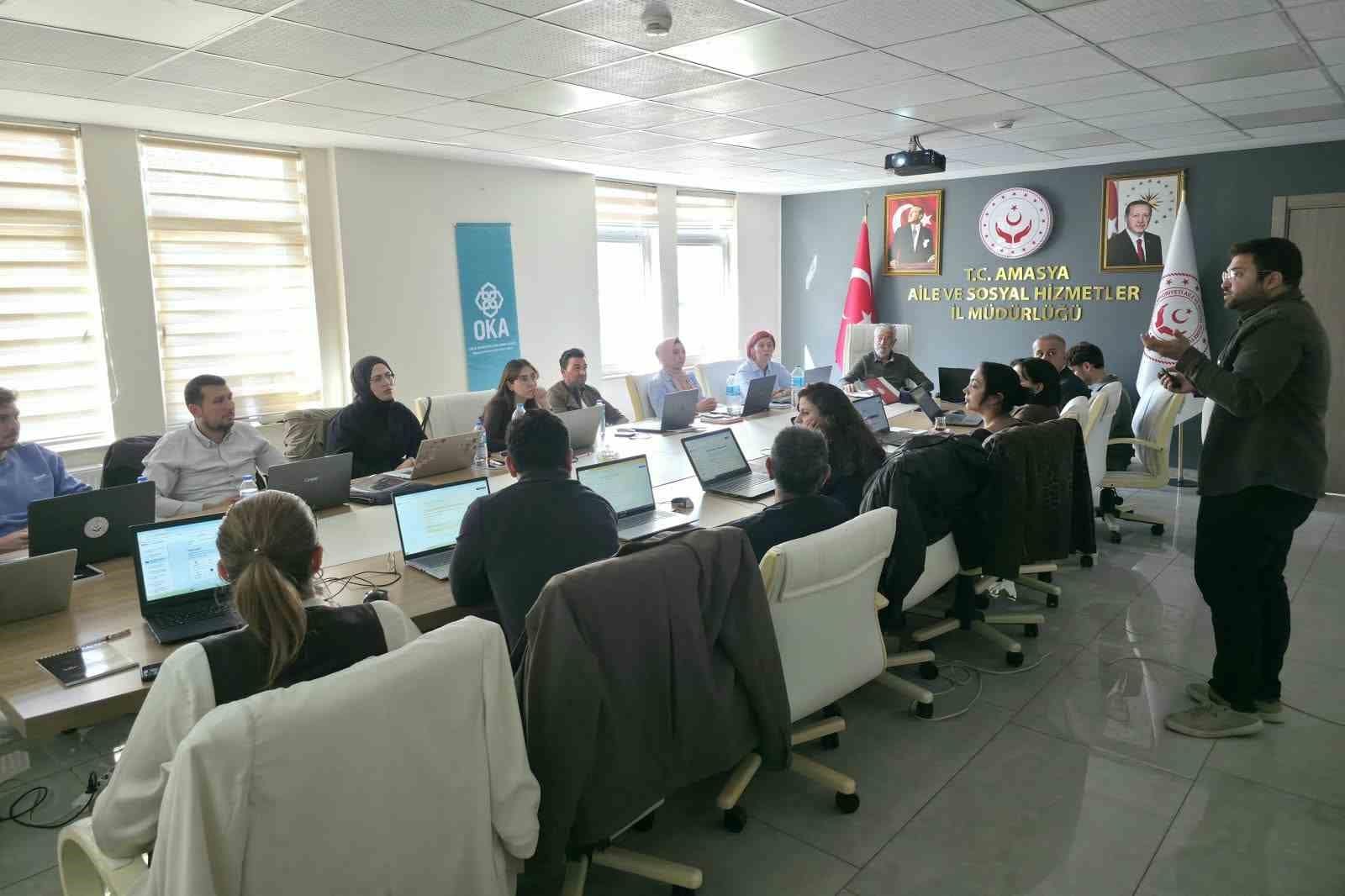 Amasya’da sosyal hizmet uzmanlarına yapay zekâ eğitimi