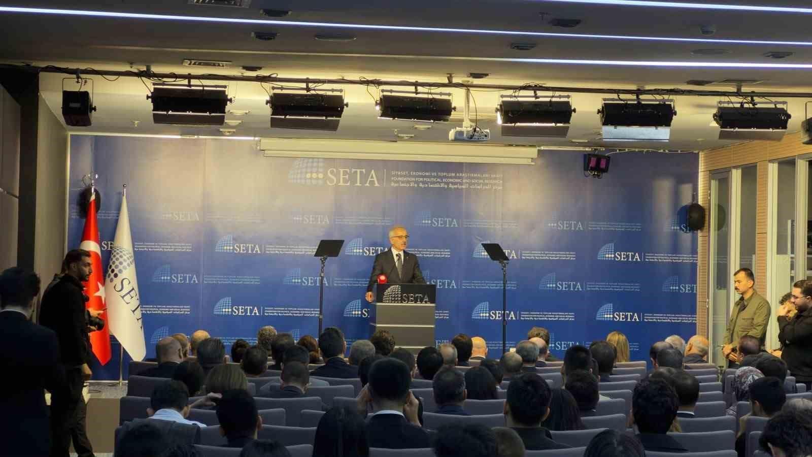 Bakan Uraloğlu: (Kalkınma Yolu Projesi) "Ülkemiz açısından projenin 10 yıllık periyotta ekonomimize yaklaşık 55 milyar dolarlık katkı sağlamasını öngörüyoruz"