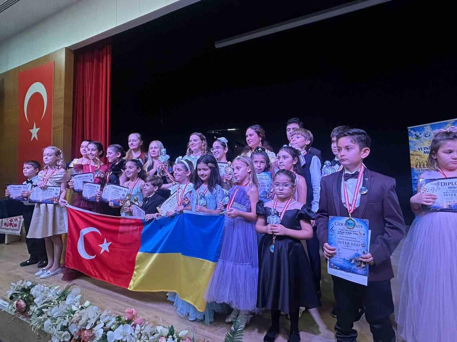 Honazlı Melisa, uluslararası müzik festivalinde Denizli’nin gururu oldu