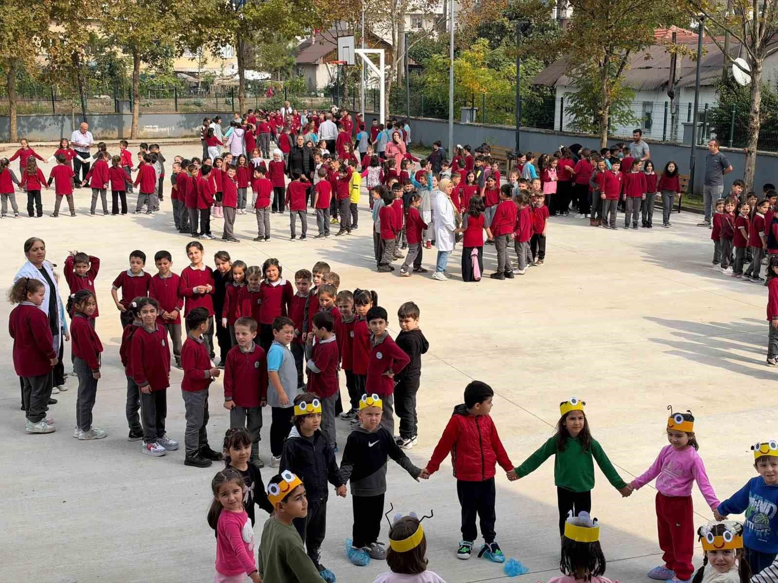 Düzce’de tüm okullarda eş zamanlı afet tatbikatı yapıldı