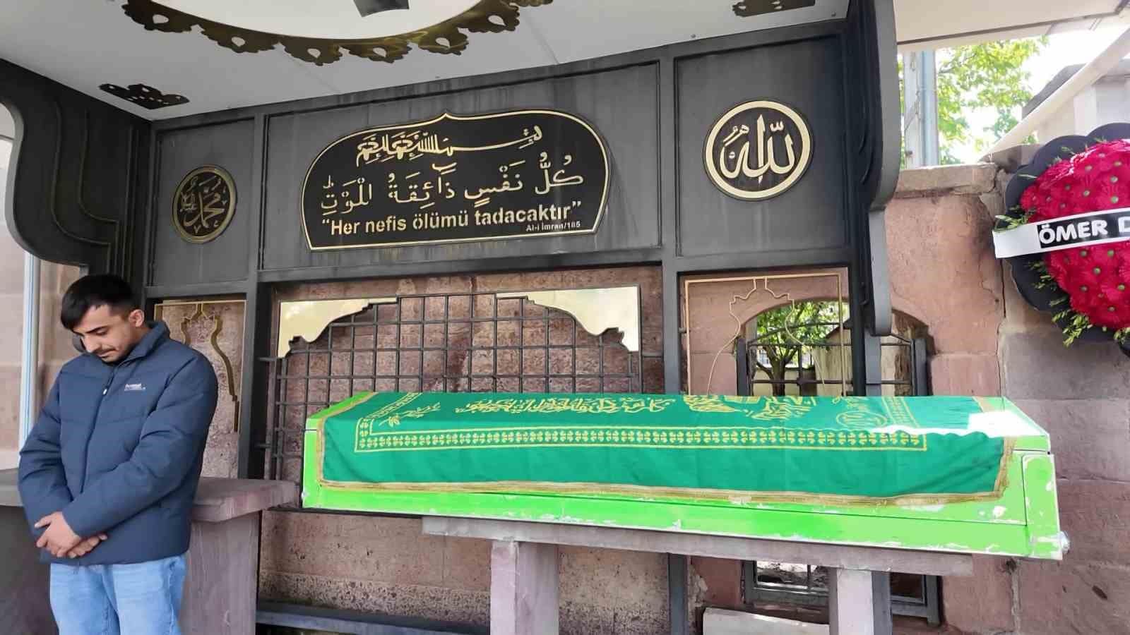 9 ay önce emekli oldu, kalp krizi hayattan kopardı: Ruhi Öğretmen son yolculuğuna uğurlandı
