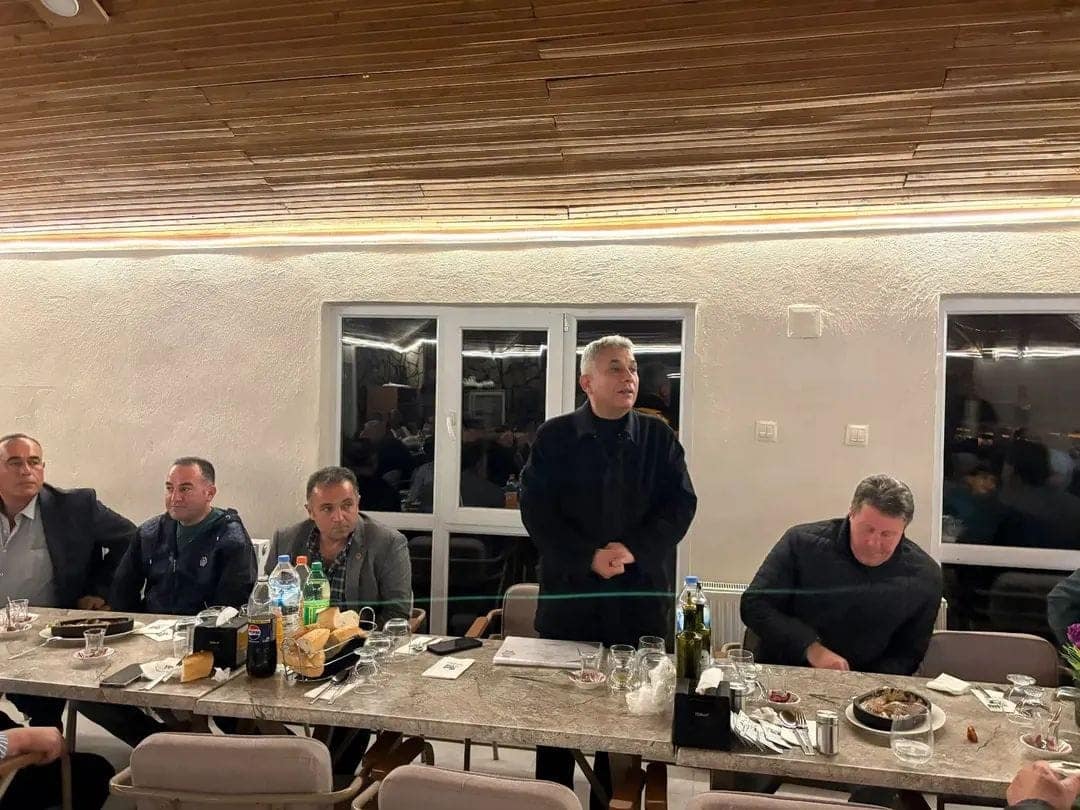 Çal Belediye Başkanı Ahmet Hakan, emekleri için muhtarlara teşekkür belgesi verdi