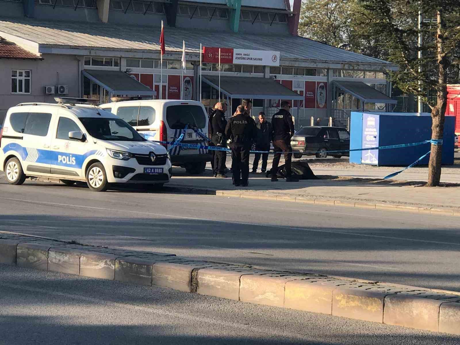 Kaldırımda ölü bulundu
