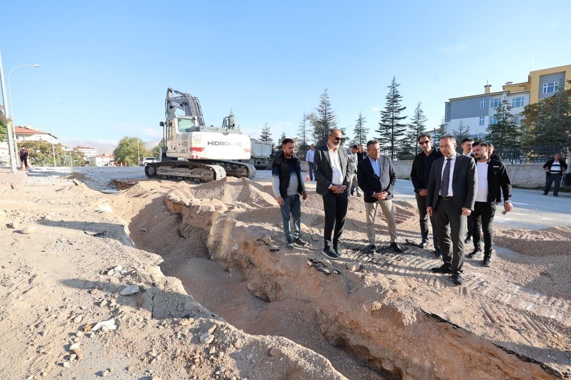 Başkan Özdemir Özbelde Mevkii’nde altyapı çalışmalarını yerinde inceledi