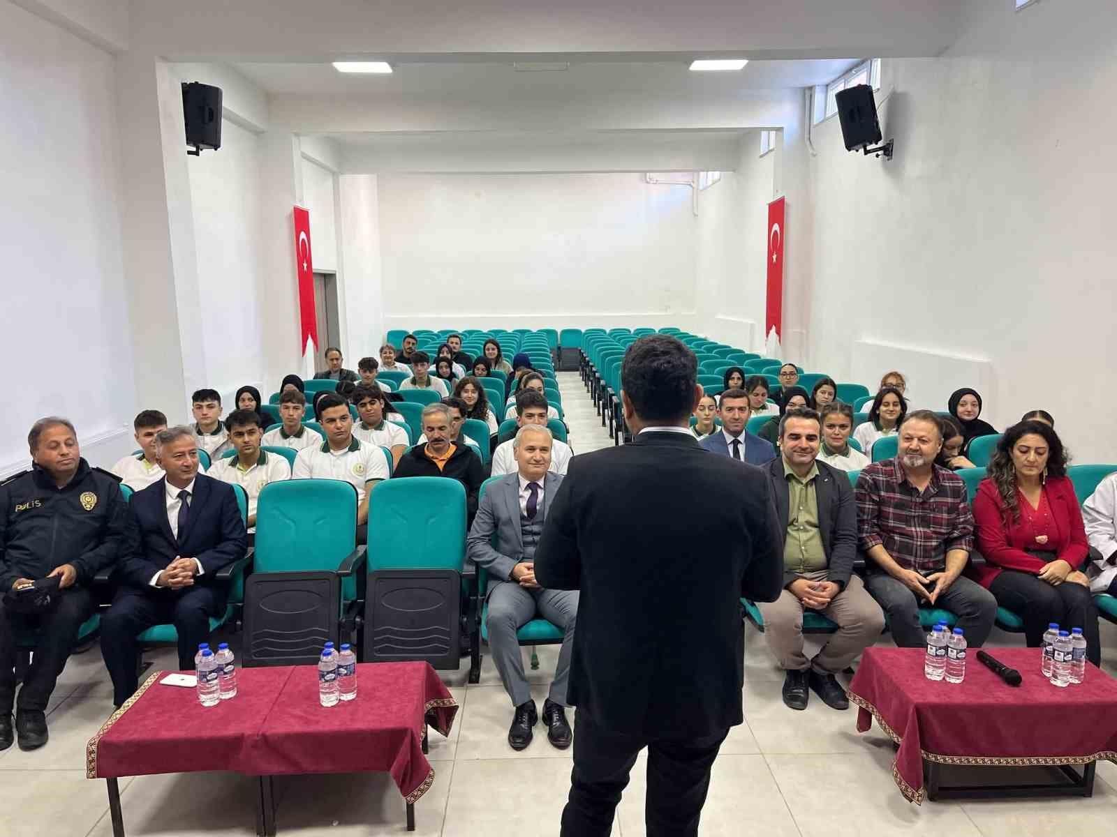 Kaymakam Kandemir’den üniversite adaylarına motivasyon desteği