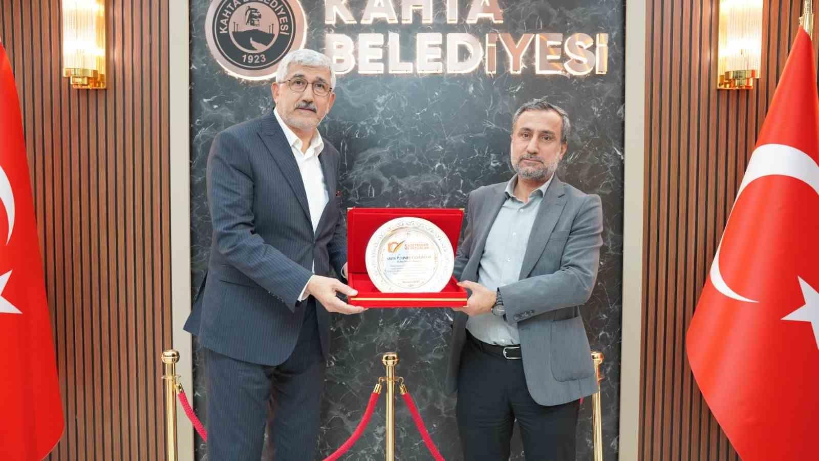 Kitap Fuarı ve Kerge Festivali için Başkan Hallaç’a plaket