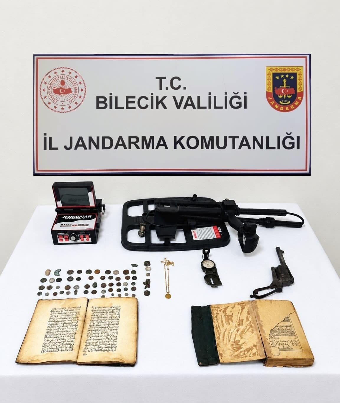 Bilecik’te tarihi eser operasyonu: 51 sikke ele geçirildi