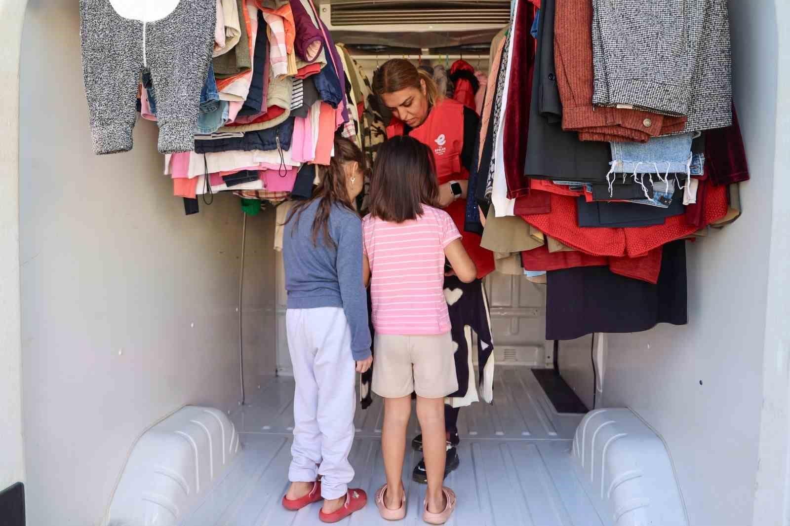 Efeler Belediyesi ihtiyaç sahiplerine ulaşıyor