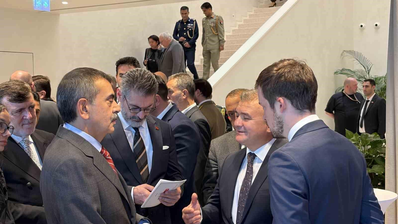 Bakan Tekin: "Türkiye ile Macaristan arasındaki köklü ilişkiler ve halklarımız arasındaki dostluk bağları asırlar öncesine dayanmaktadır"