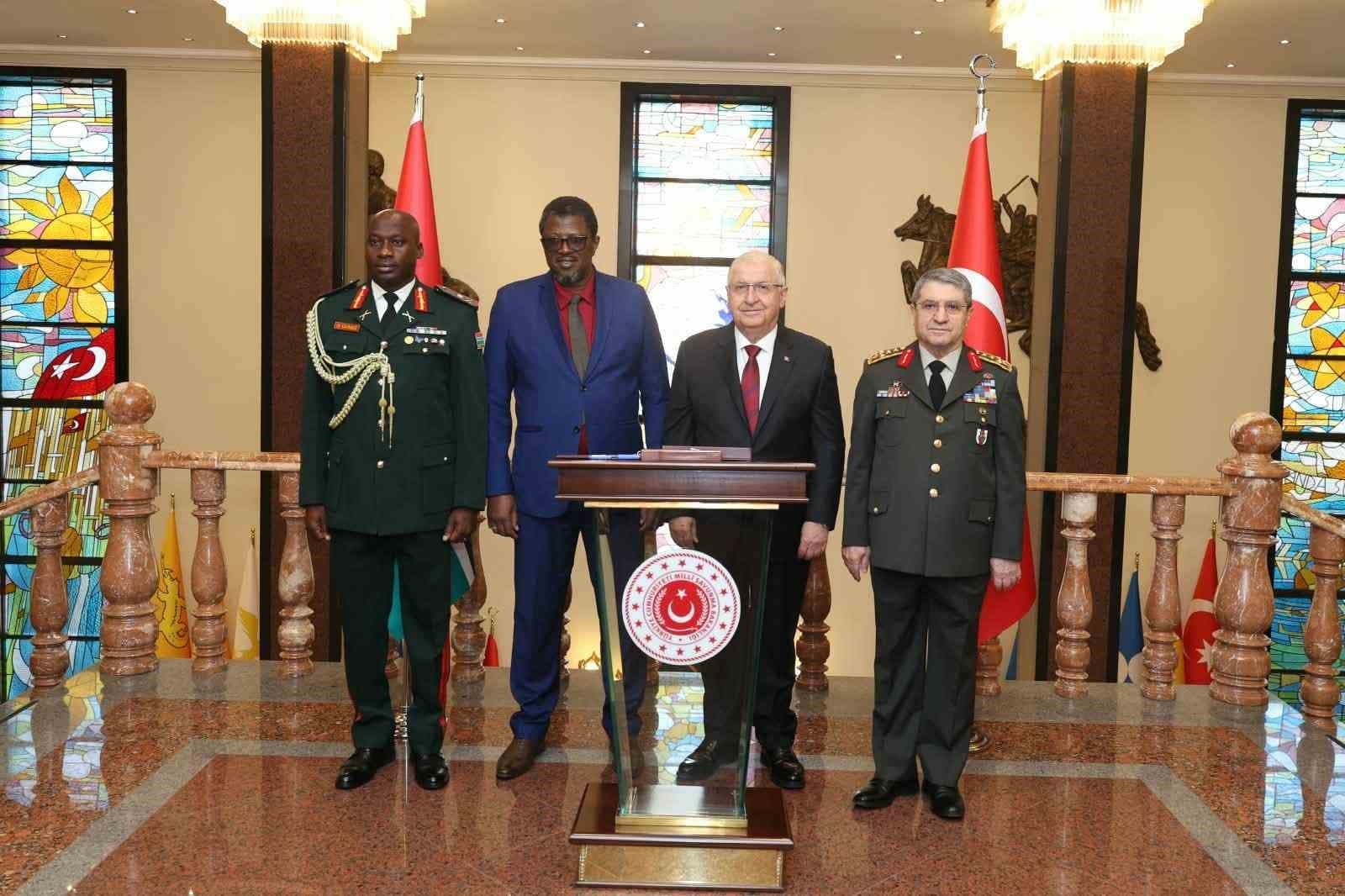Millî Savunma Bakanı Güler, Gambiyalı mevkidaşı Joof’u askerî törenle karşıladı