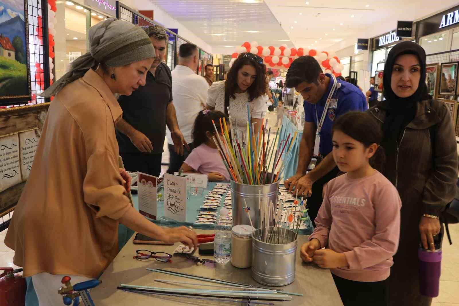 Adana’da cezaevindeki hükümlülerin eserleri sergilendi