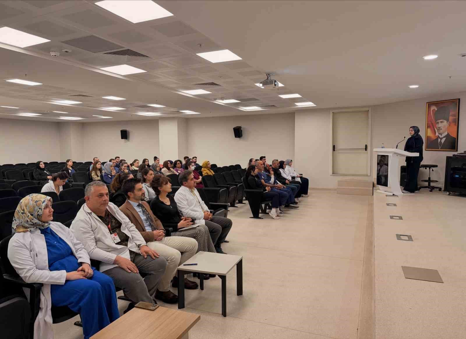 Mengücek Gazi EAH’de yoğun bakım personeline hizmet içi eğitim