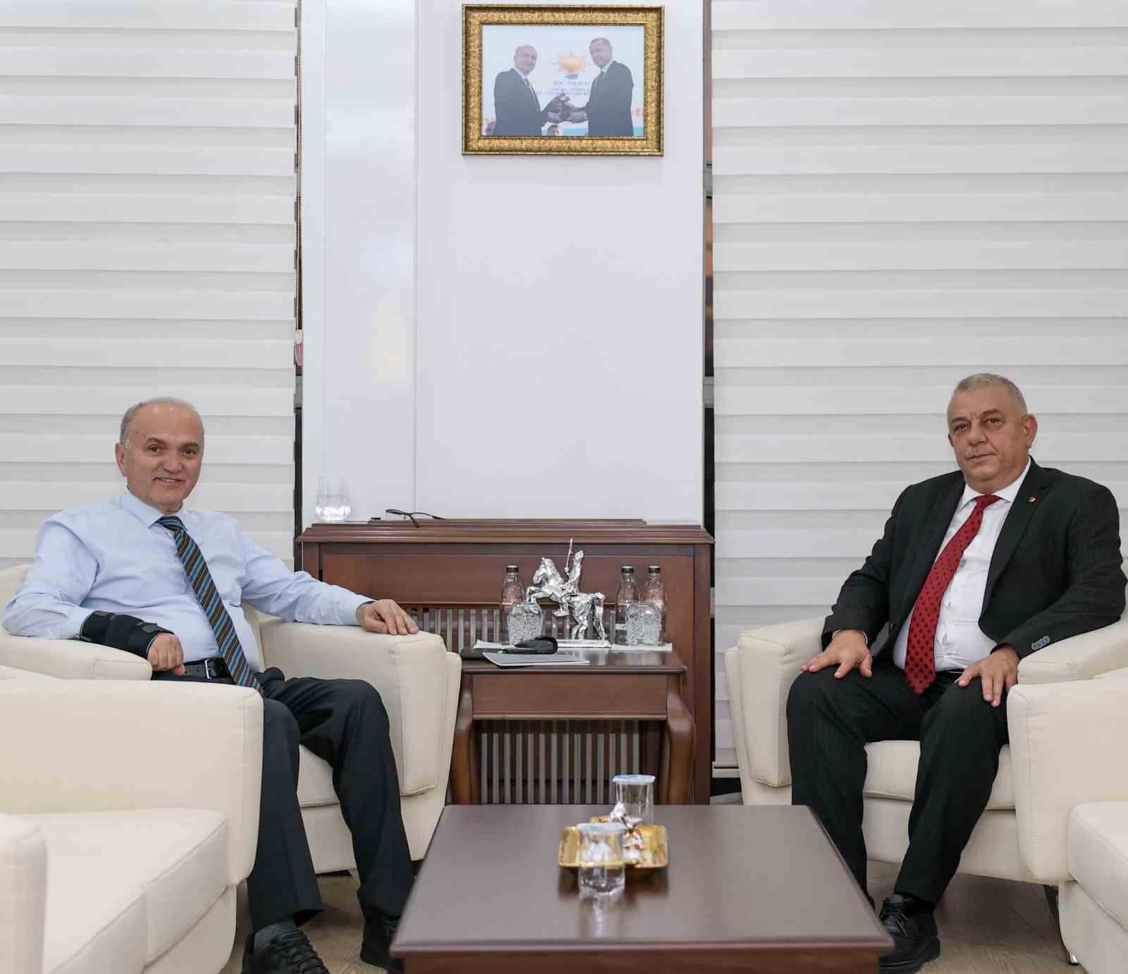 Başkan Özlü, "Omuz omuza hizmet etmeye devam edeceğiz"