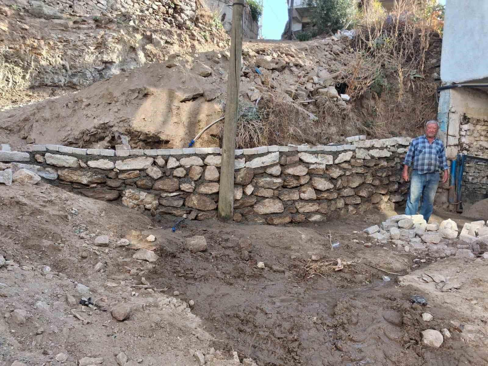 Esentepe Mahallesi’nde çevre düzenleme çalışmaları sürüyor