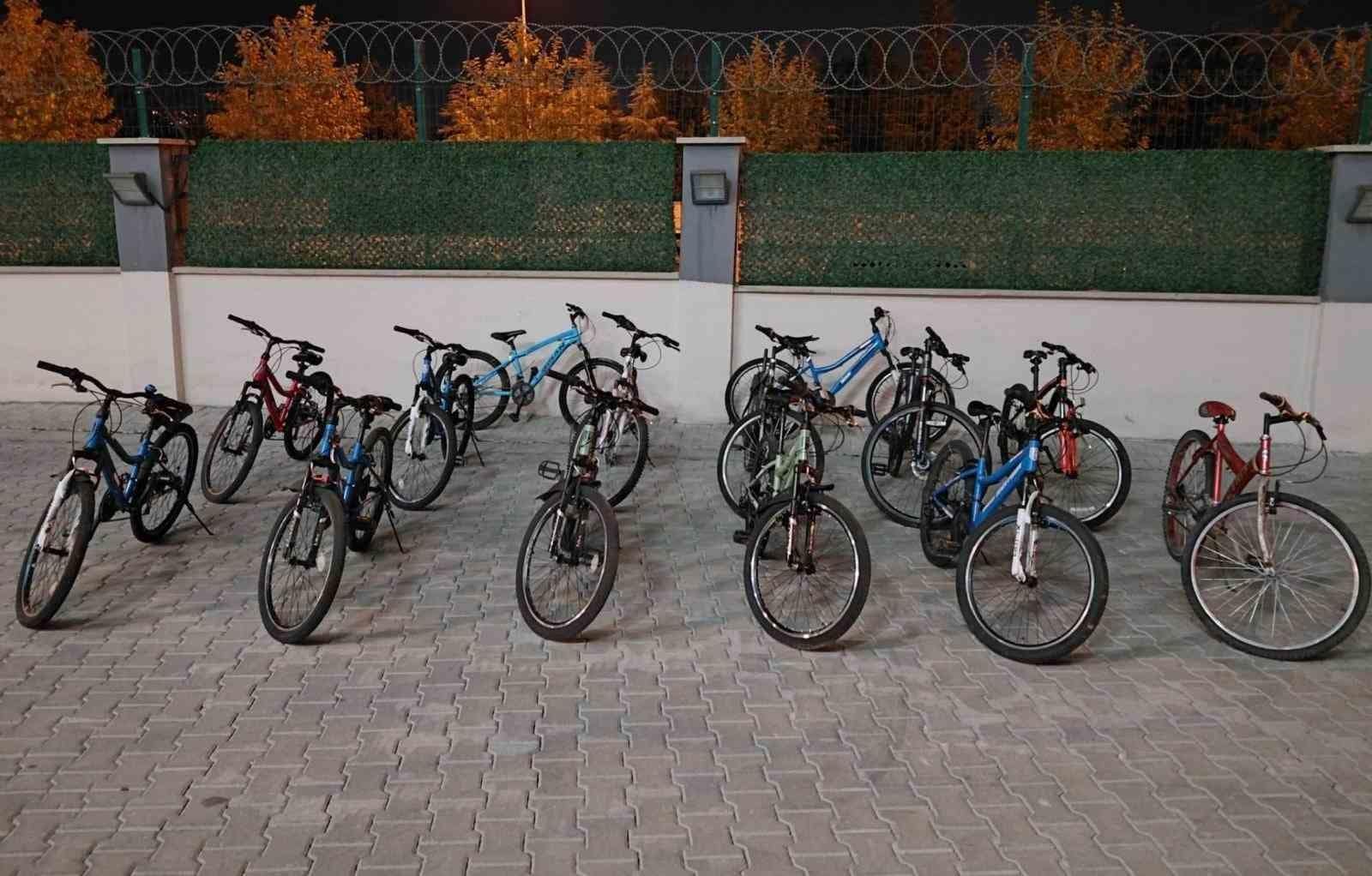 Konya’da polis ekiplerinden çalıntı bisiklet operasyonu: 8 tutuklama