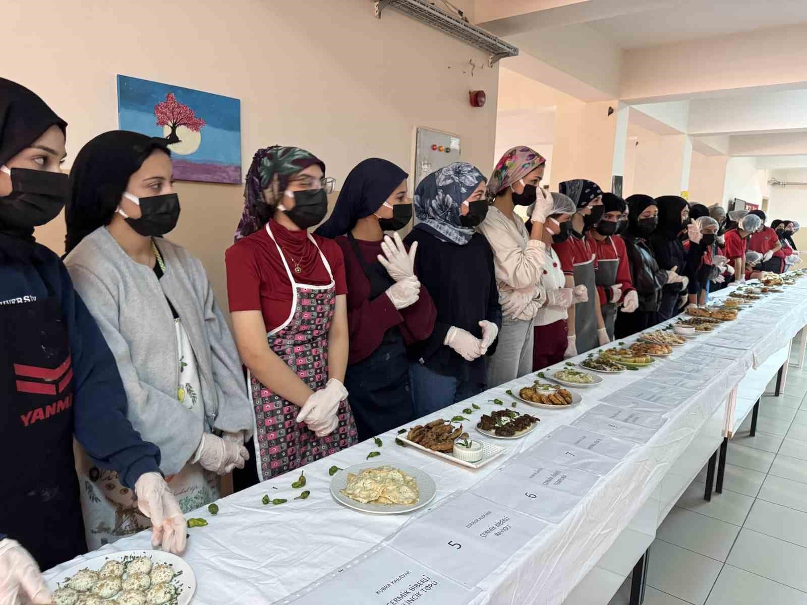 Tescilli Çermik biberinden 41 çeşit yemek yaptılar