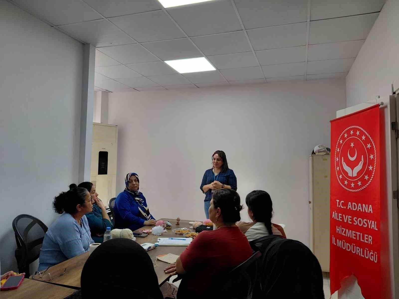 Adana’da ailelere bilinçli medya kullanımı eğitimi verildi