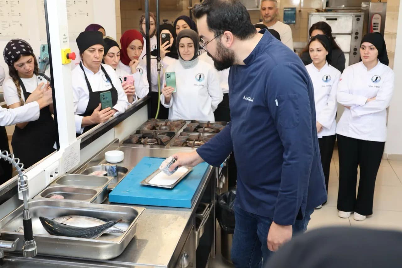 Geleceğin şefleri 3 bin yıllık lezzetin püf noktalarını öğrendi
