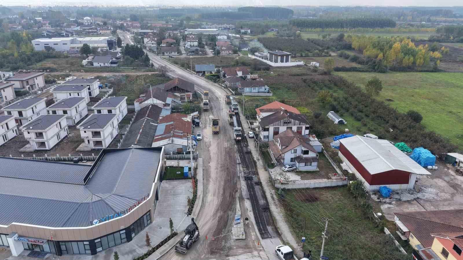 Düzce’de 600 metrelik yol trafiğe kapatıldı