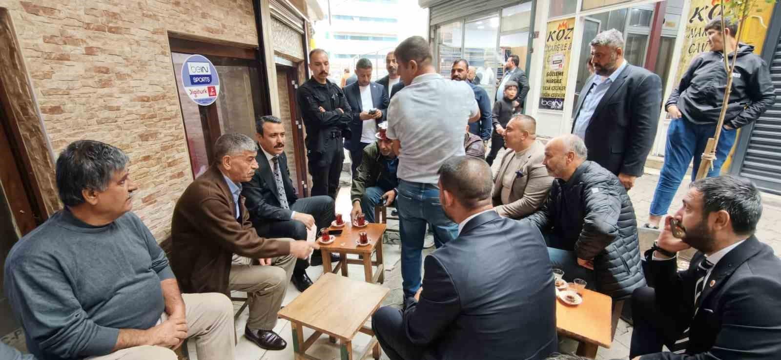MHP Diyarbakır İl Başkanı Özcoşar sokak sokak gezerek ’Terörsüz Türkiye’ sürecini anlatıyor