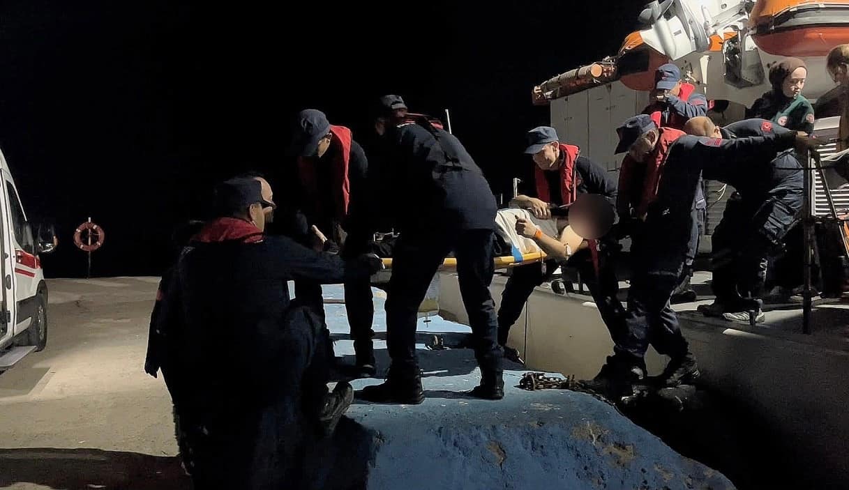 Gökçeada’da rahatsızlanan vatandaş Sahil Güvenlik ekiplerince tahliye edildi