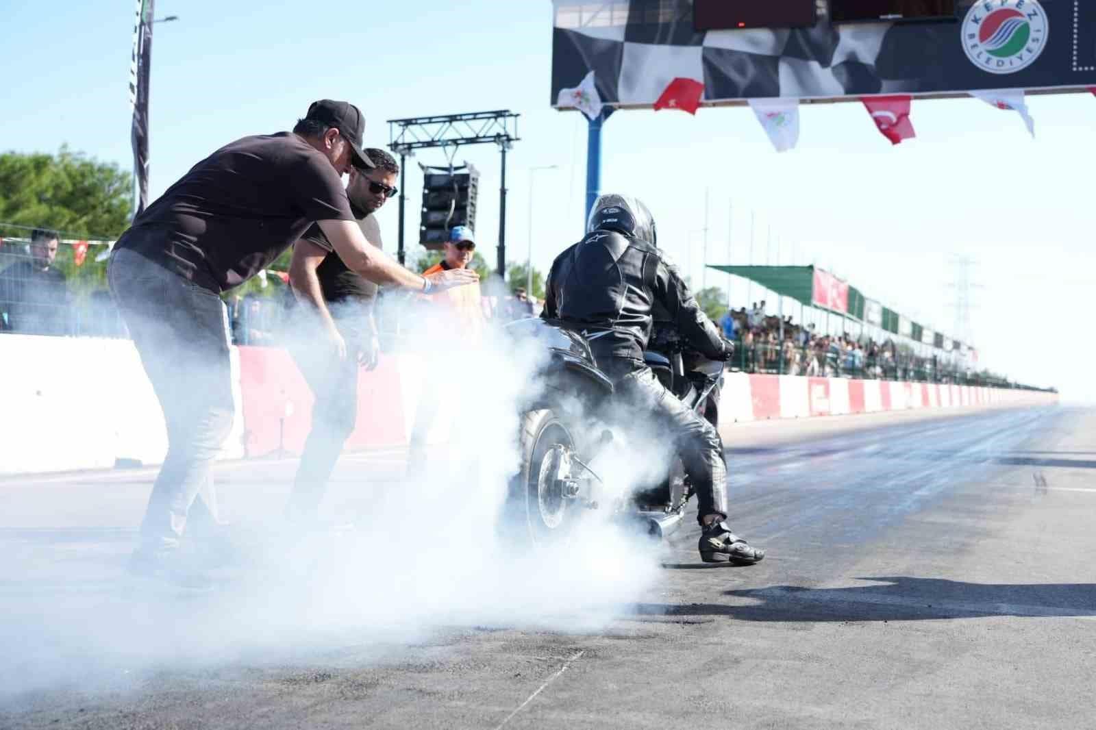 Kepez’de motodrag yarışları büyük heyecanla sürüyor