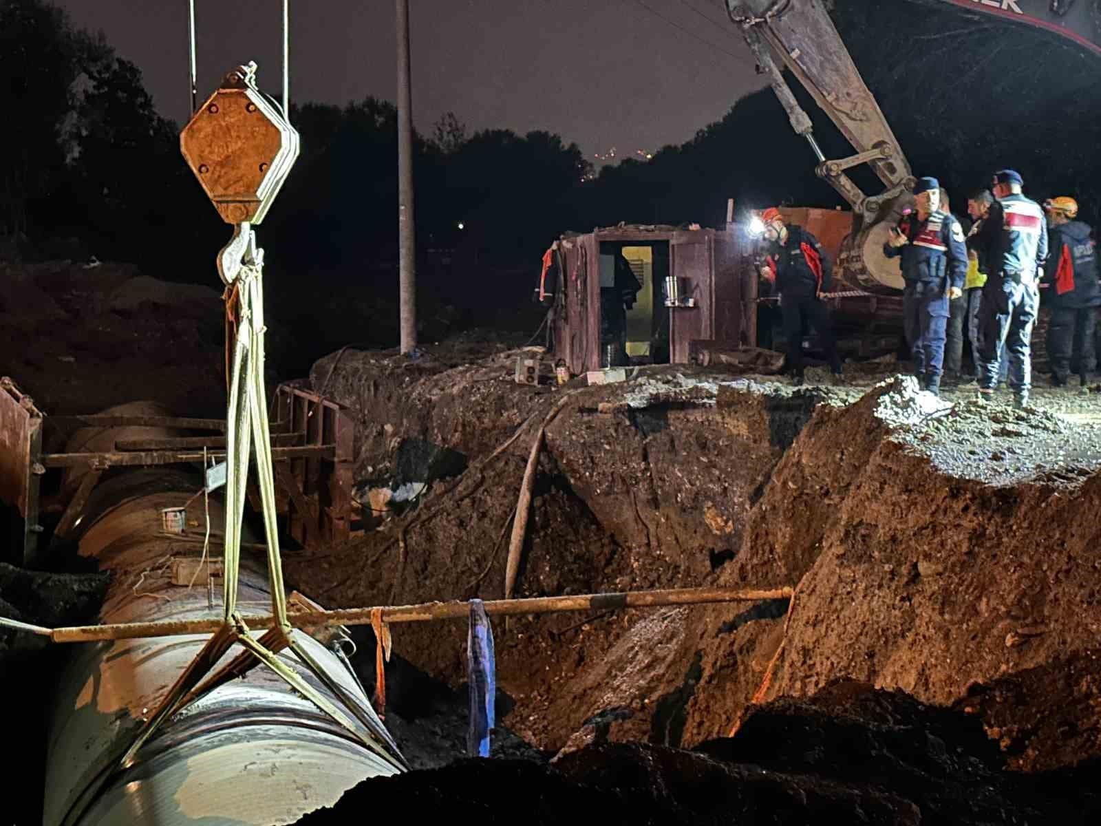 Gece saatlerinde göçük altında kalan işçi kurtarıldı