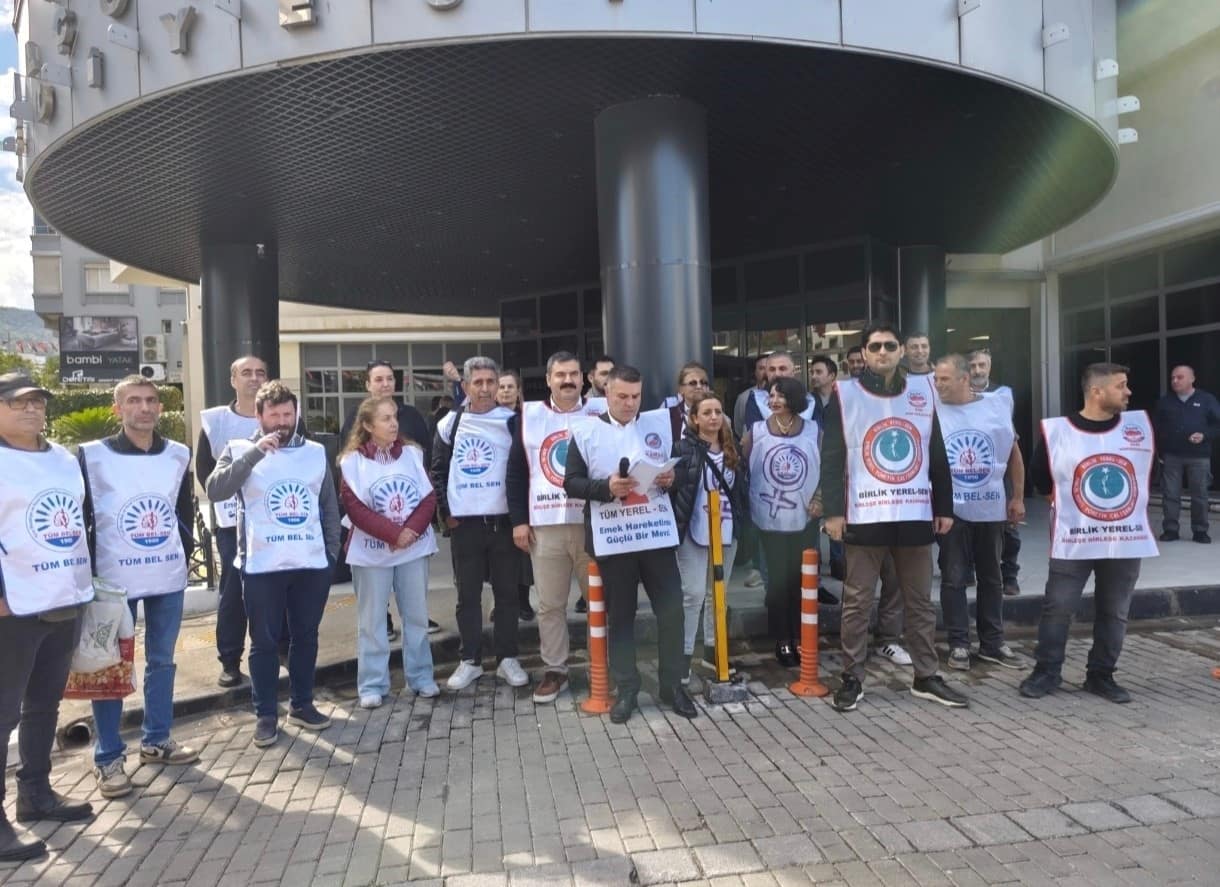 Balçova Belediyesinde memurlardan iş bırakma eylemi