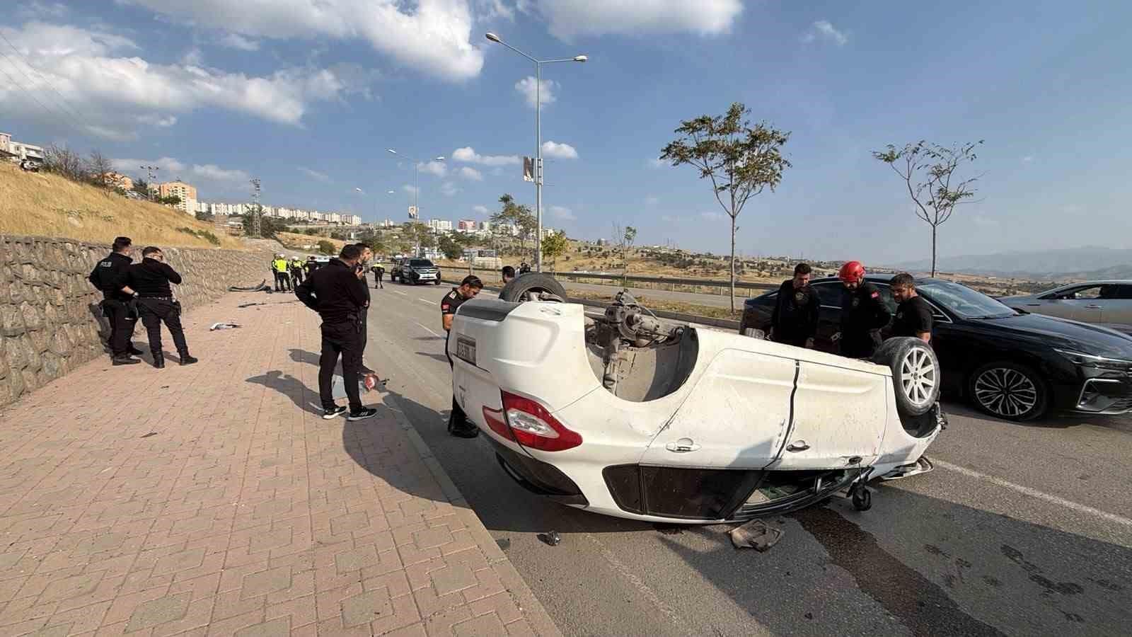 Şırnak’ta virajı alamayan araç takla attı: 3 yaralı