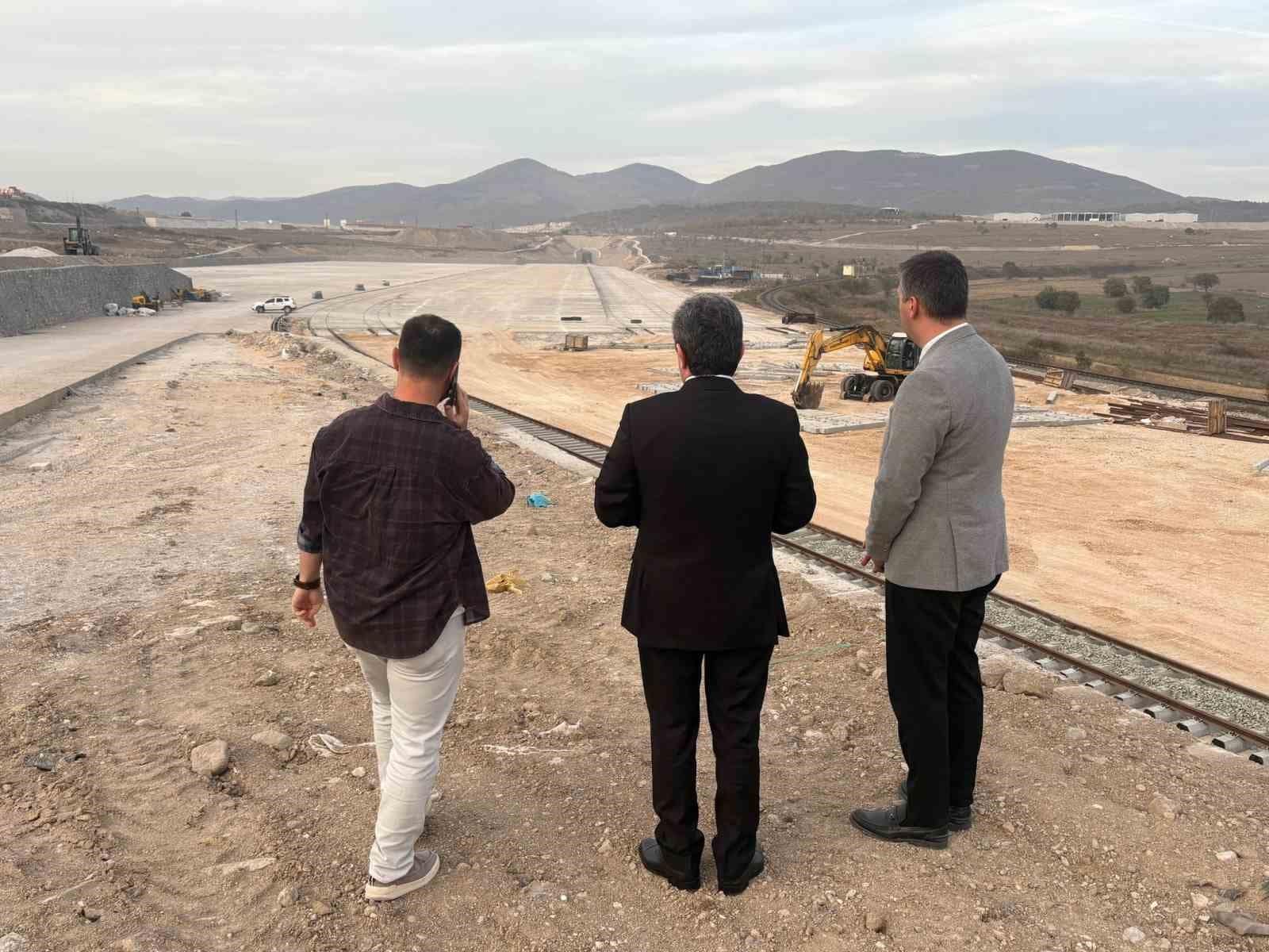 Vali Tavlı, 1 milyar TL’lik demiryolu iltisak hattını inceledi
