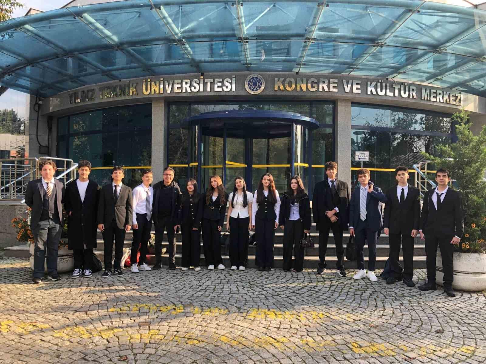İhlas Koleji öğrencilerinden YTUMUN’da diplomasi başarısı