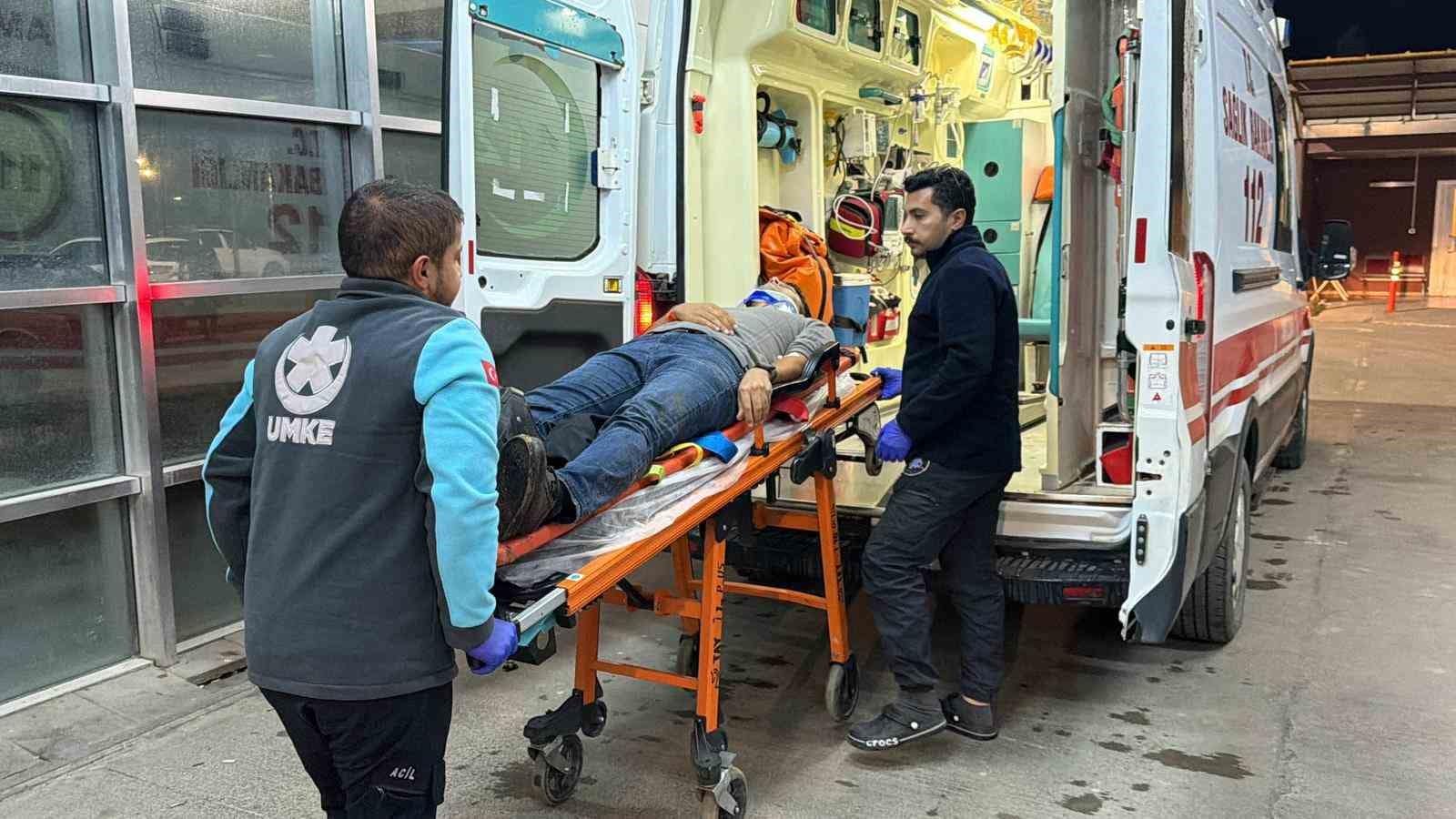 Kayganlaşan yolda devrilen motosikletin sürücüsü yaralandı