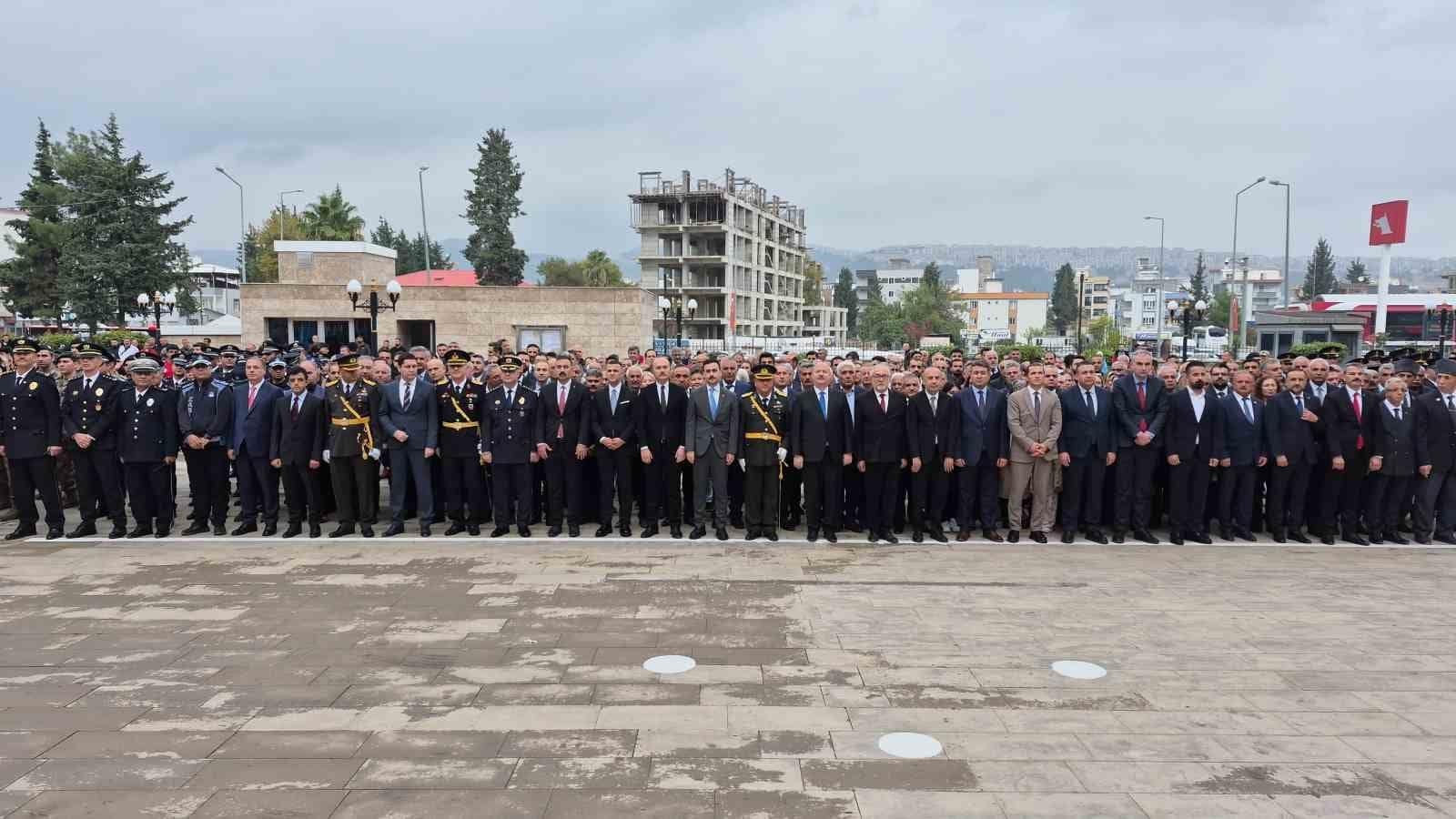 Adıyaman’da Atatürk Anıtı’na çelenk sunuldu
