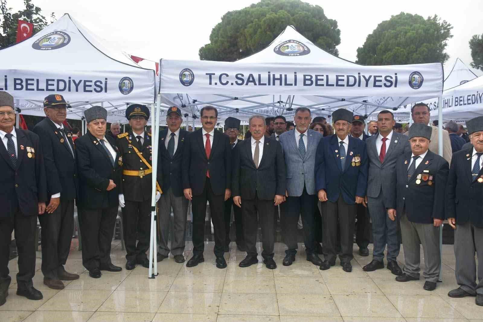 Salihli’de Cumhuriyet coşkusu başladı