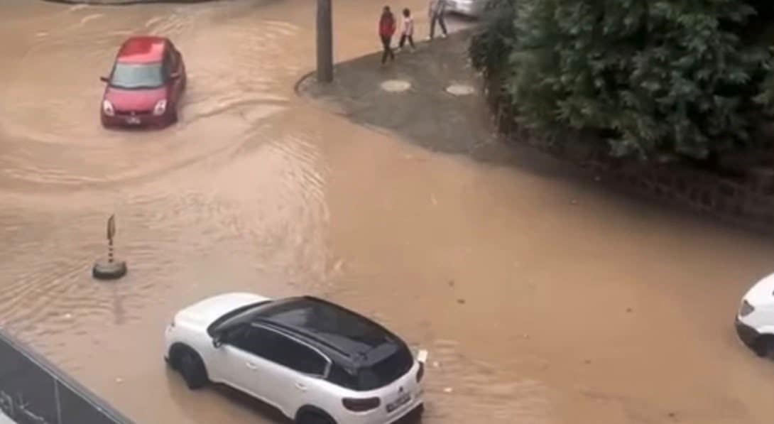 Gaziantep’te etkili olan sağanak hayatı olumsuz etkiledi