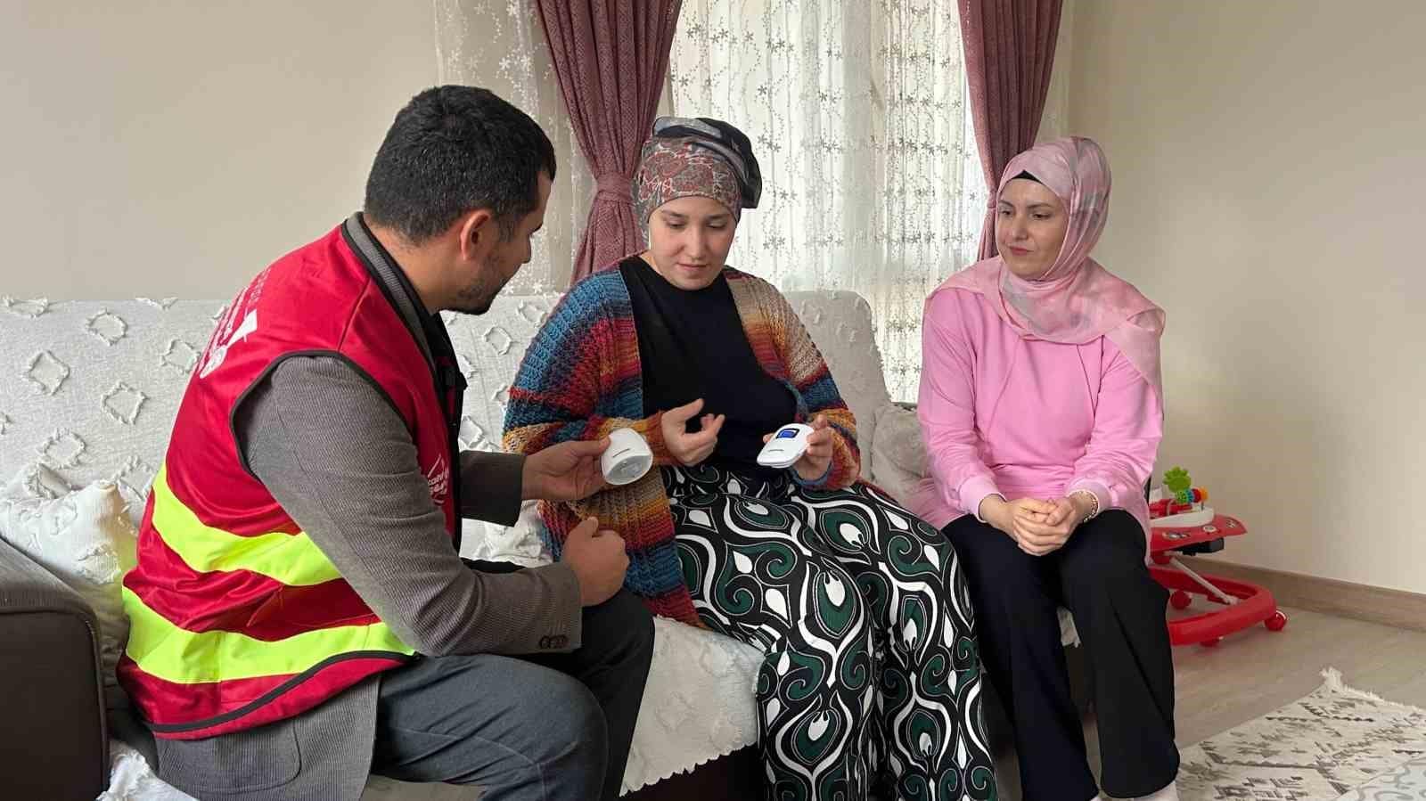 Kahramanmaraş’ta işitme engelli ailelere "titreşimli bebek uyarı cihazı" desteği