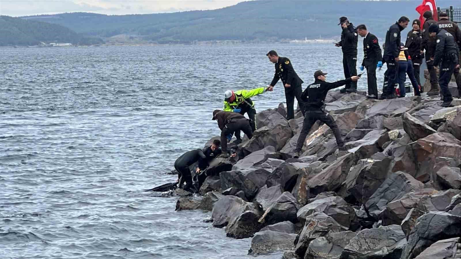 Çanakkale’de denizde erkek cesedi bulundu
