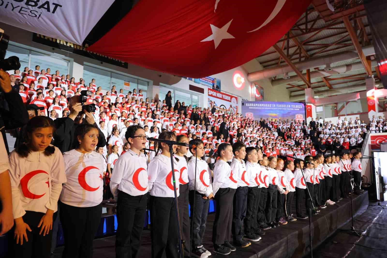 Kahramanmaraş’ta bin 300 öğrenci Cumhuriyet için aynı sahnede buluştu