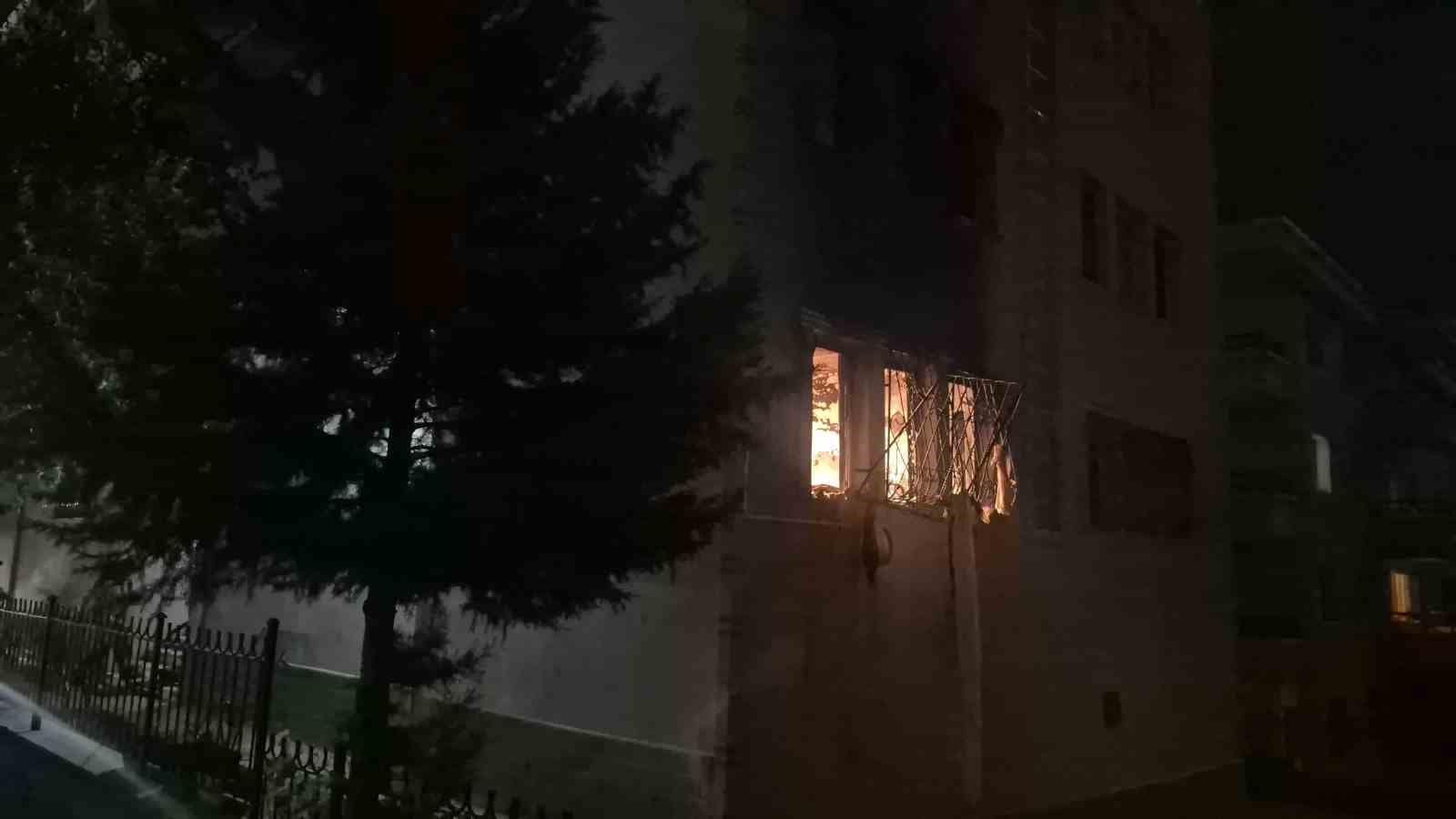 Ankara’da bir dairenin doğal gazı patladı