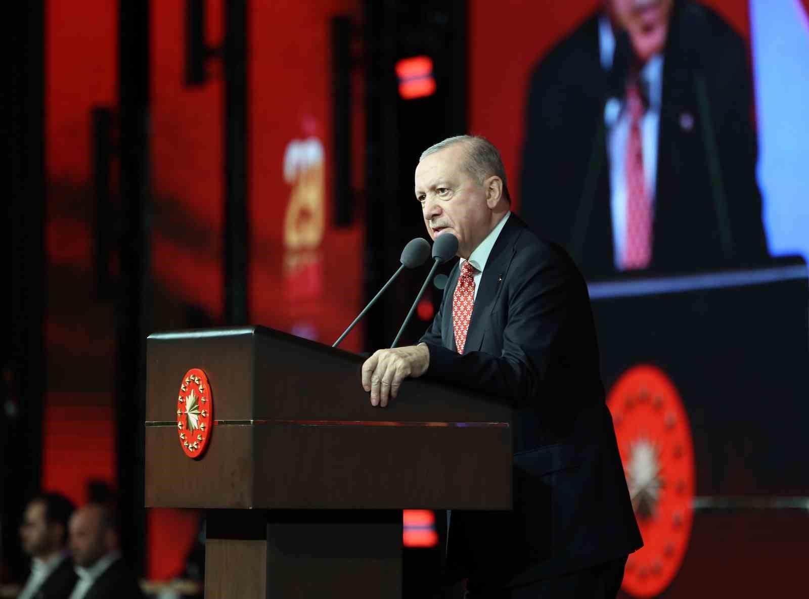 Cumhurbaşkanı Erdoğan: "Türkiye Cumhuriyetini muasır medeniyetler seviyesinin üzerine çıkarmak için var gücümüzle çalışmaya bugün bir kez daha söz veriyoruz"