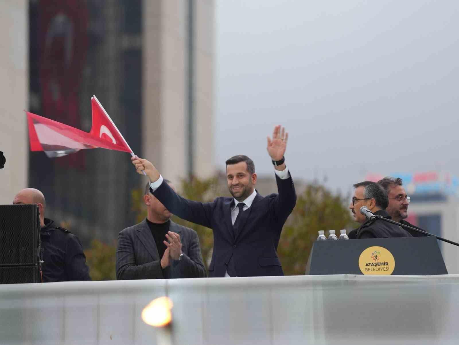 Ataşehir’de 29 Ekim coşkuyla kutlandı: "Ülkemizi Cumhuriyet’e yakışır şekilde ileri taşımaya devam edeceğiz"