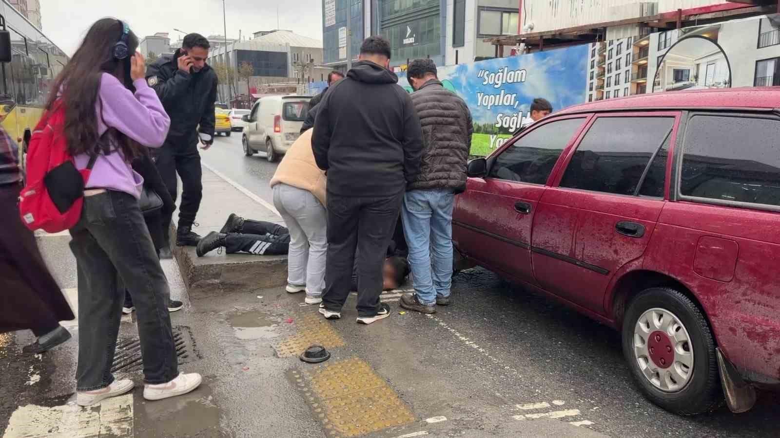 Sultangazi’de yaya geçidinde otomobilin çarptığı kadın yaralandı