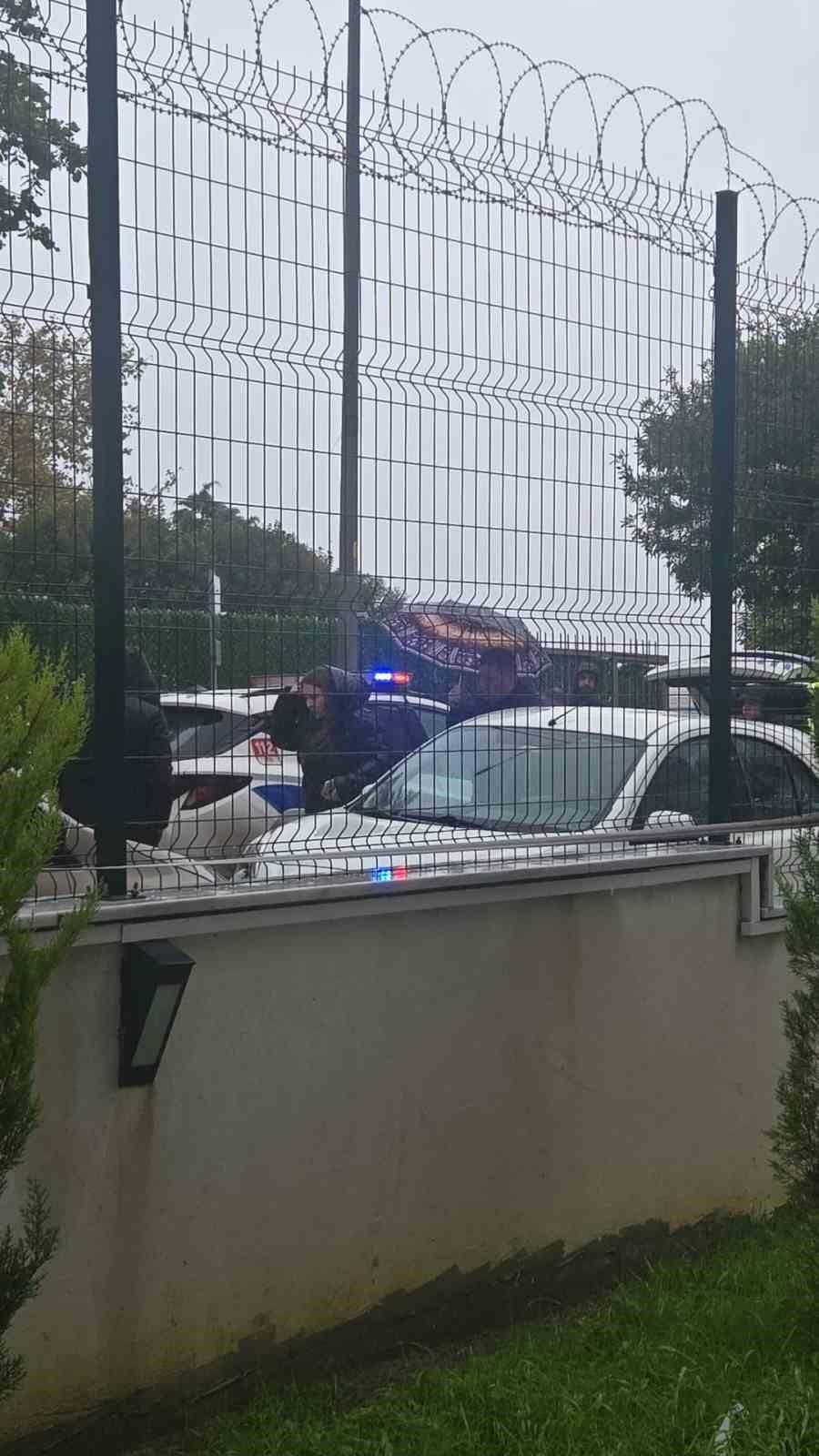 Avcılar’da okul önünde trafik tartışması, öğrenci velisi ayağından vuruldu