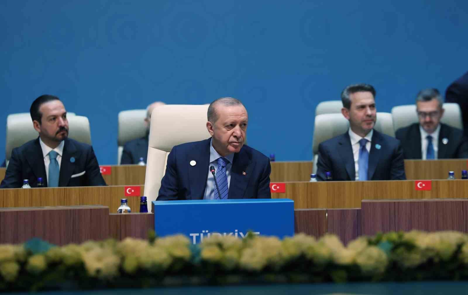 Cumhurbaşkanı Erdoğan: "Türk dünyasının aile fotoğrafında ayrılığa, gayrılığa, ihtilafa yer yoktur"