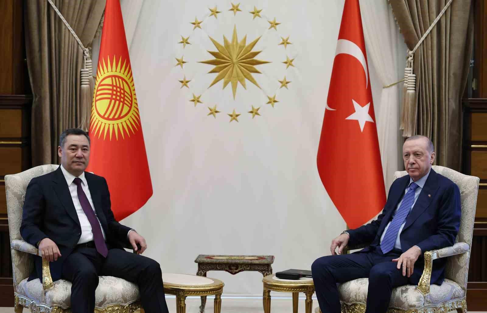 Cumhurbaşkanı Erdoğan, Kırgızistan Cumhurbaşkanı Sadır Caparov’la bir araya geldi